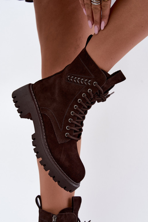 dameswerk enkellaarsjes van faux suede geïsoleerd D&A JC62-1035 in chocoladekleur