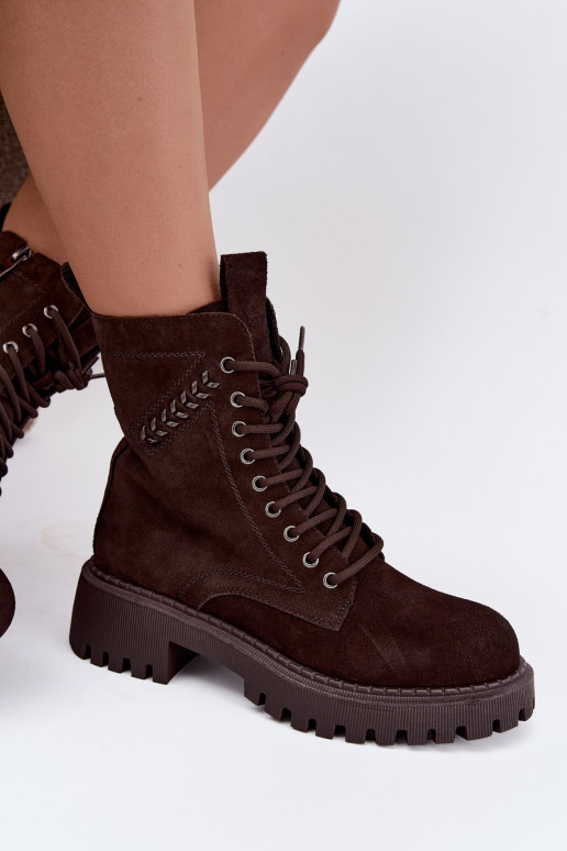 dameswerk enkellaarsjes van faux suede geïsoleerd D&A JC62-1035 in chocoladekleur