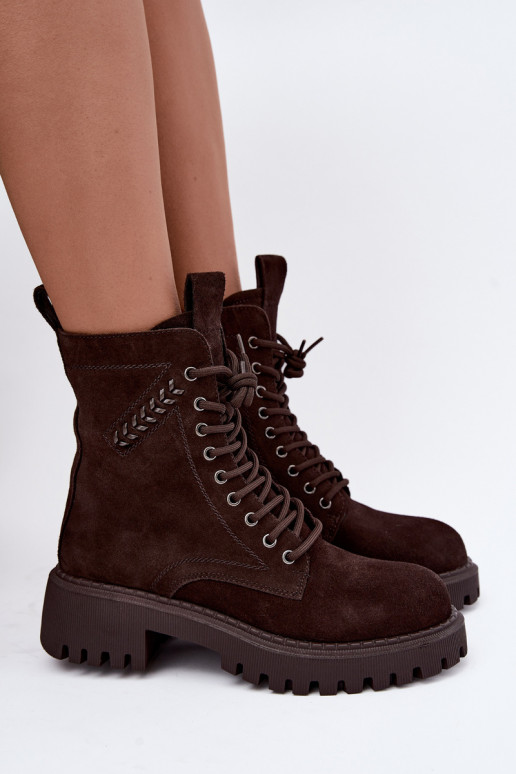 dameswerk enkellaarsjes van faux suede geïsoleerd D&A JC62-1035 in chocoladekleur