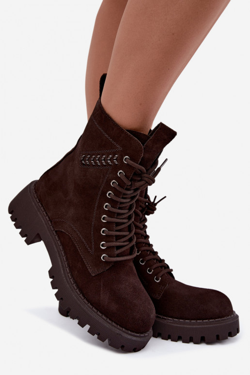 dameswerk enkellaarsjes van faux suede geïsoleerd D&A JC62-1035 in chocoladekleur