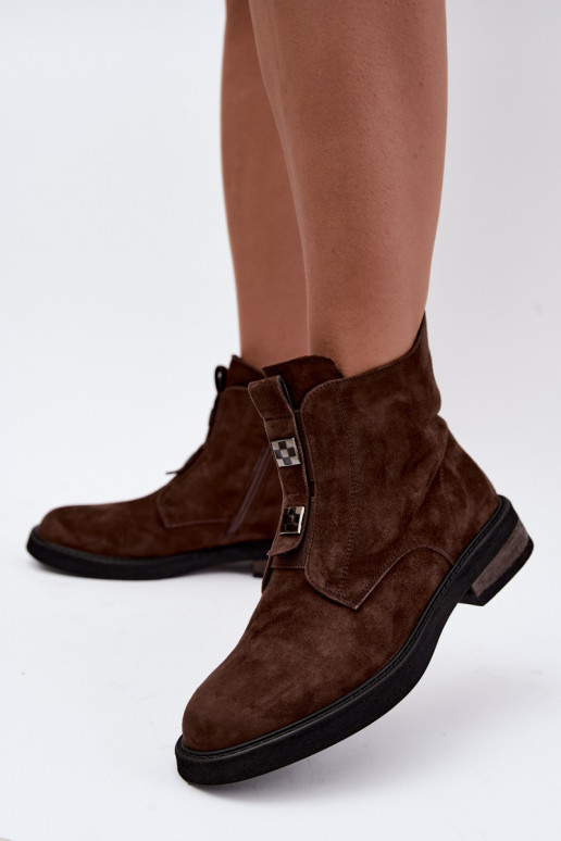 Faux suede gevoerde enkellaarsjes met brede hakken D&A CR62-3335 chocolade