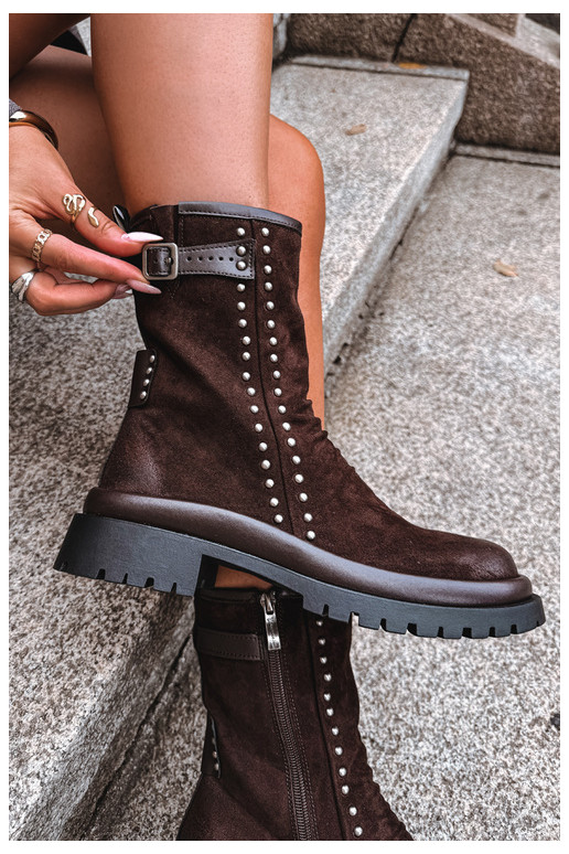 Warme enkellaarsjes van faux suede met gespen in chocolade Tai turiciejka K7727-02