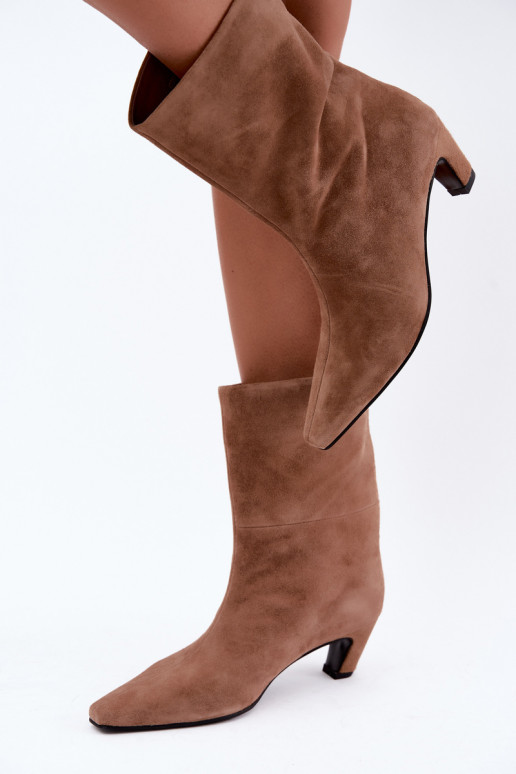 Warme instappers van faux suede met hakken in zand Tai turiciejka K7791-04