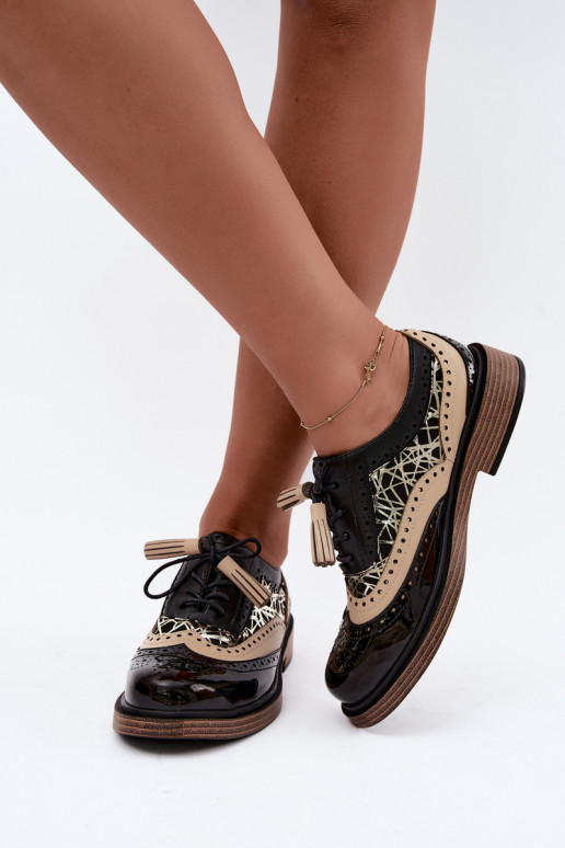 Dames leren schoenen met veters en kwastjes Tai turiciejka K7816-01 in zwart