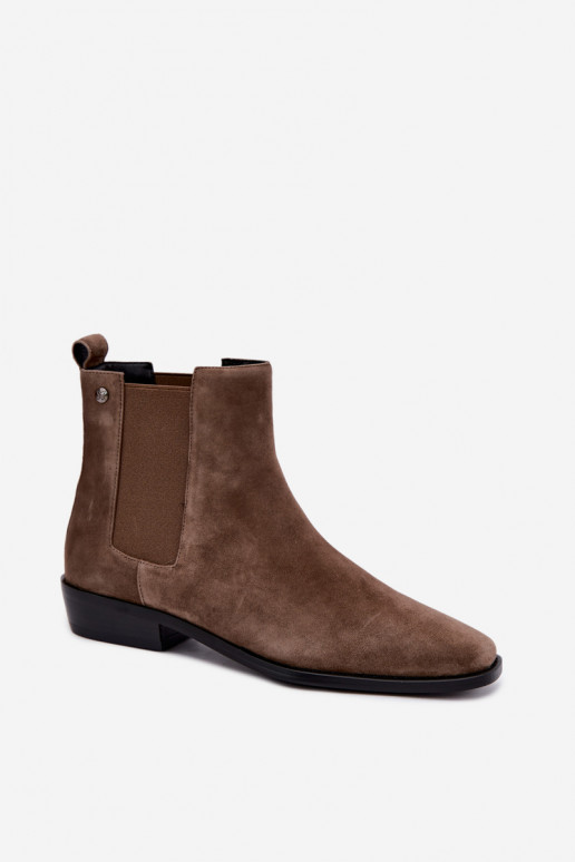 Geïsoleerde stijlvolle enkellaarsjes van faux suede Tai turiciejka K7758-04 in zandkleur