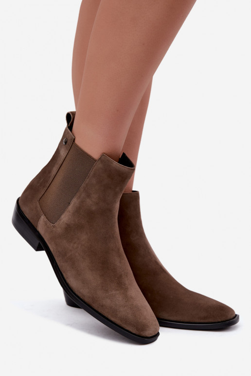 Geïsoleerde stijlvolle enkellaarsjes van faux suede Tai turiciejka K7758-04 in zandkleur