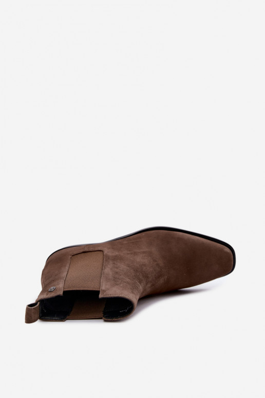 Geïsoleerde stijlvolle enkellaarsjes van faux suede Tai turiciejka K7758-04 in zandkleur