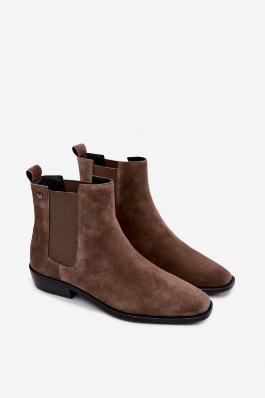 Geïsoleerde stijlvolle enkellaarsjes van faux suede Tai turiciejka K7758-04 in zandkleur