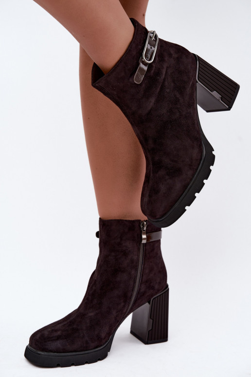 Gevoerde enkellaarsjes van faux suede met hakken Vinceza 91172 chocolade