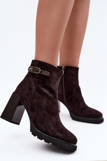 Gevoerde enkellaarsjes van faux suede met hakken Vinceza 91172 chocolade 2