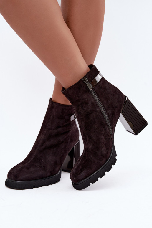 Gevoerde enkellaarsjes van faux suede met hakken Vinceza 91172 chocolade