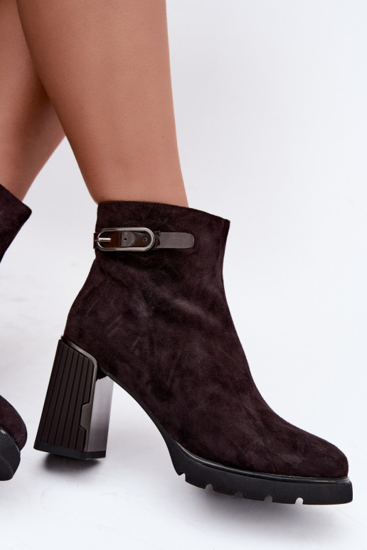 Gevoerde enkellaarsjes van faux suede met hakken Vinceza 91172 chocolade