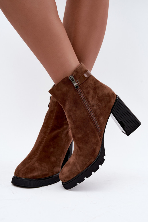 Gevoerde enkellaarsjes van faux suede met hakken Vinceza 91172 bruin
