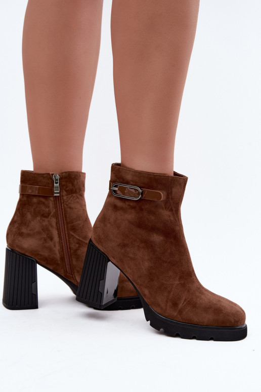 Gevoerde enkellaarsjes van faux suede met hakken Vinceza 91172 bruin