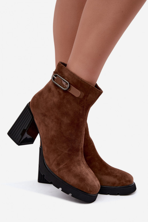 Gevoerde enkellaarsjes van faux suede met hakken Vinceza 91172 bruin