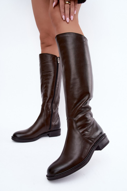 Leren dames laarzen tot de knie met brede hakken geïsoleerd Zazoo 70163 chocolade
