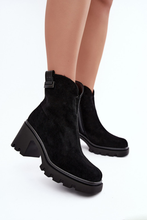 Gevoerde schoenen van faux suede met hakken T.Sokolski SH Z26-428 zwart