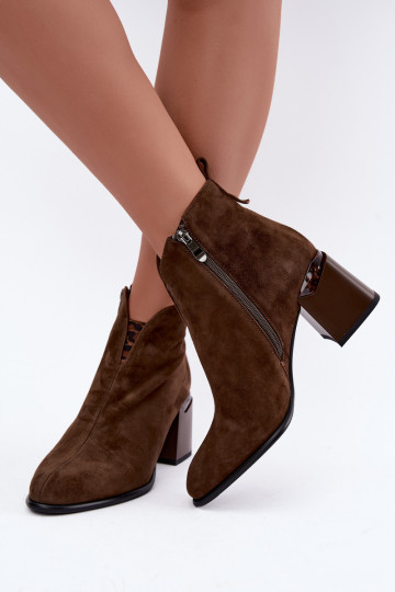 Faux suede warme enkellaarsjes met hakken in bruine kleur Laverelle 2