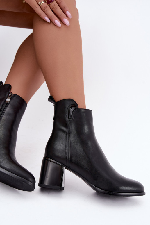 Faux leren dames enkellaarsjes met hakken, geïsoleerd, zwarte Kirella