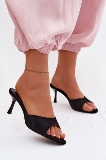 Slippers van faux suede met dunne hakken in zwarte kleur Melissea