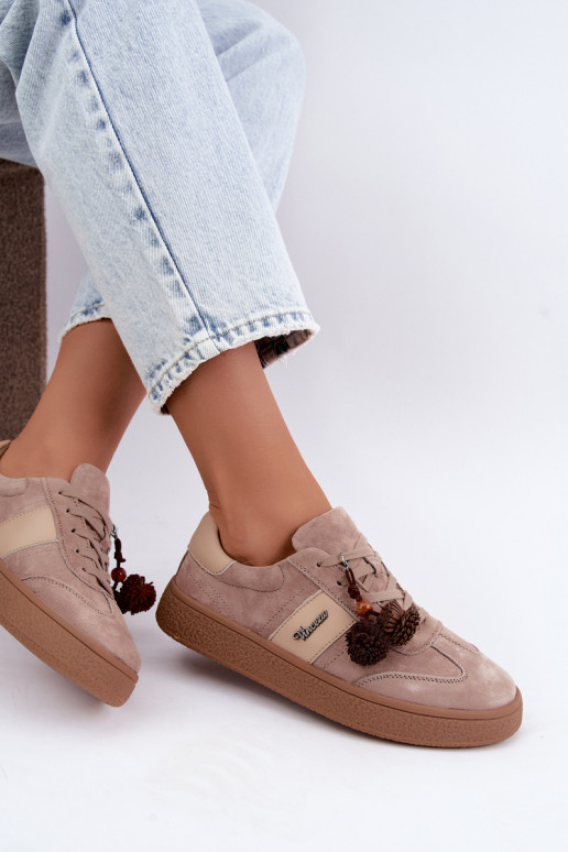 Faux suede sneakers met fluffy pompons Vinceza 79682 zandkleurig