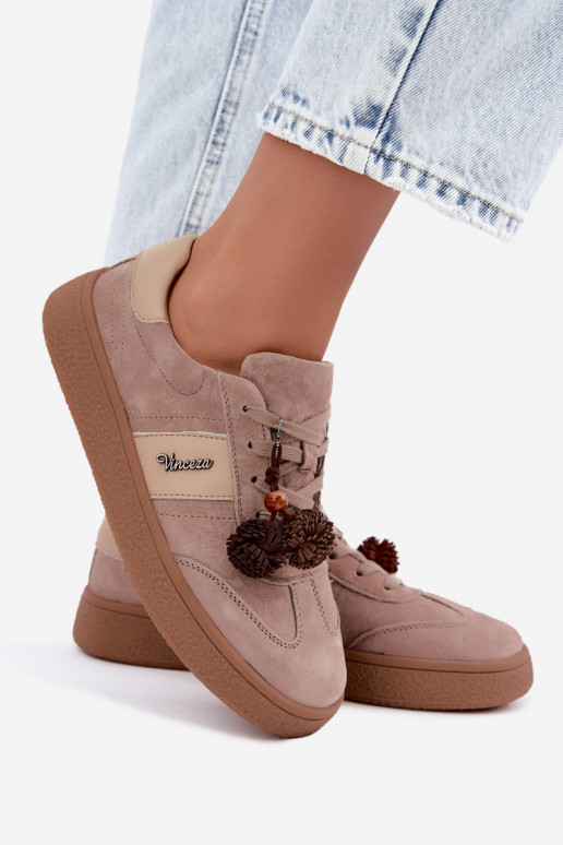 Faux suede sneakers met fluffy pompons Vinceza 79682 zandkleurig