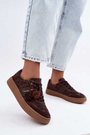 Faux suede sneakers met fluffy pompons Vinceza 79682 chocoladekleurig 2