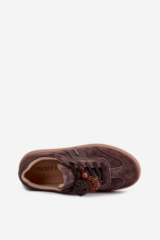 Faux suede sneakers met fluffy pompons Vinceza 79682 chocoladekleurig
