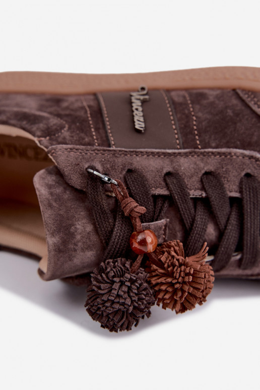 Faux suede sneakers met fluffy pompons Vinceza 79682 chocoladekleurig