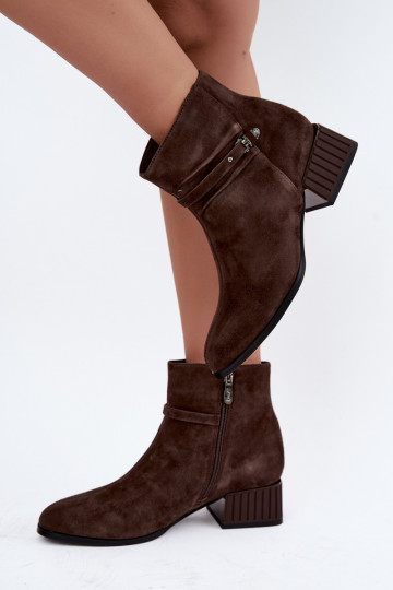 Dames enkellaarsjes van faux suede Klocke geïsoleerd D&A CR62-3476 in bruine kleur