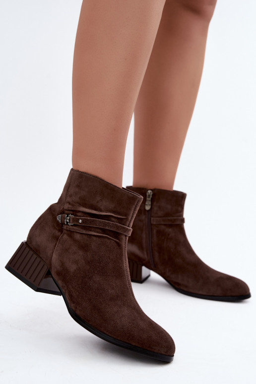 Dames enkellaarsjes van faux suede Klocke geïsoleerd D&A CR62-3476 in bruine kleur