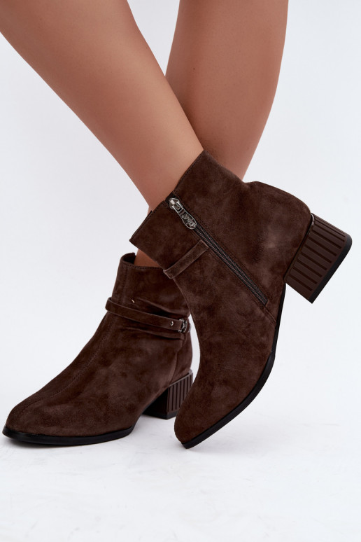 Dames enkellaarsjes van faux suede Klocke geïsoleerd D&A CR62-3476 in bruine kleur