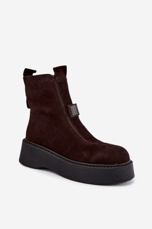 Enkellaarsjes van faux suede met plateau geïsoleerd D&A CR62-3448 in chocoladekleur
