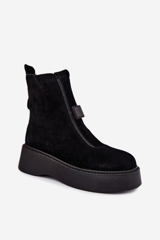 Enkellaarsjes van faux suede met plateau geïsoleerd D&A CR62-3448 in zwarte kleur