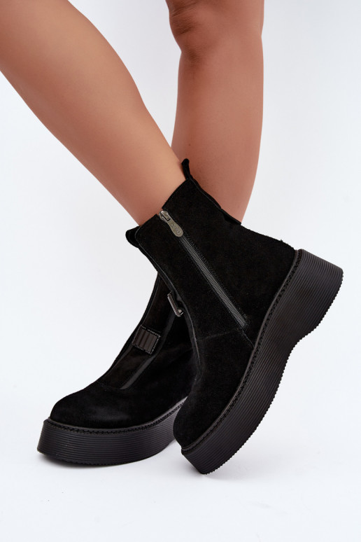 Enkellaarsjes van faux suede met plateau geïsoleerd D&A CR62-3448 in zwarte kleur