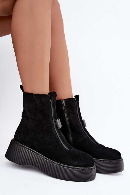 Enkellaarsjes van faux suede met plateau geïsoleerd D&A CR62-3448 in zwarte kleur