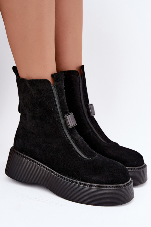 Enkellaarsjes van faux suede met plateau geïsoleerd D&A CR62-3448 in zwarte kleur