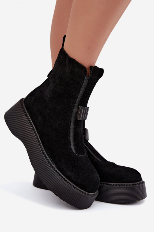 Enkellaarsjes van faux suede met plateau geïsoleerd D&A CR62-3448 in zwarte kleur