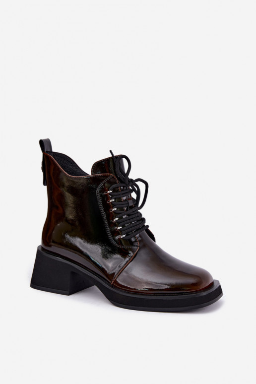 Faux leren gevoerde enkellaarsjes met lak effect Klocke GOE UU2N4128 donkerbruin