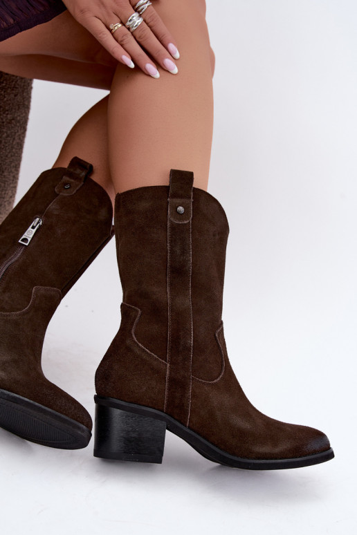 geïsoleerde cowboy-stijl enkellaarsjes met hakken Vinceza 133106 in chocolade