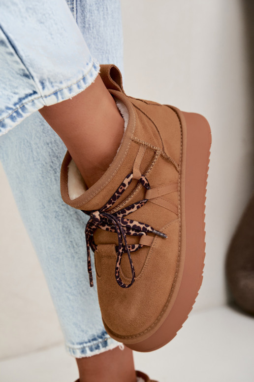 Bruine faux suede sneeuwlaarzen met platform en stijlvolle details GOE UU2N4920