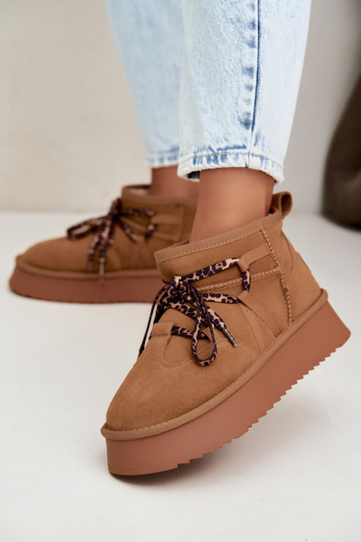 Bruine faux suede sneeuwlaarzen met platform en stijlvolle details GOE UU2N4920
