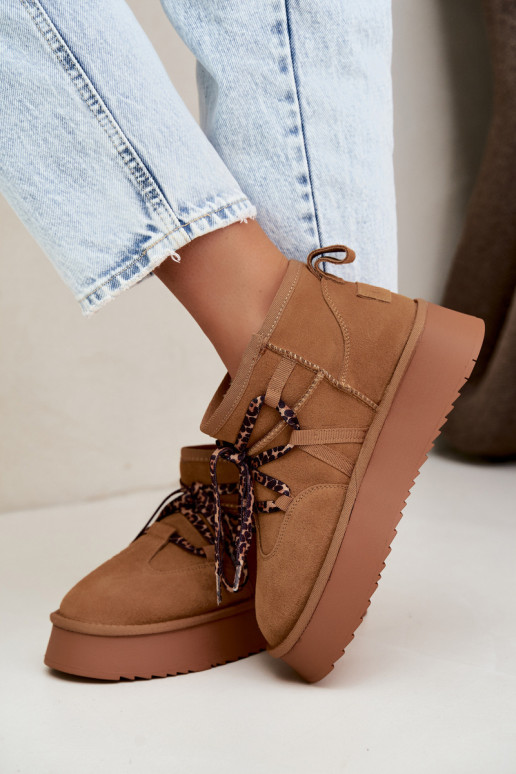 Bruine faux suede sneeuwlaarzen met platform en stijlvolle details GOE UU2N4920