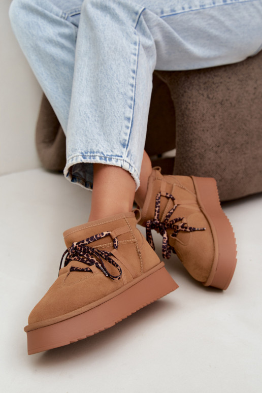 Bruine faux suede sneeuwlaarzen met platform en stijlvolle details GOE UU2N4920