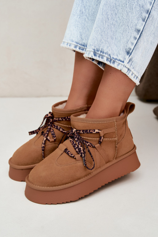 Bruine faux suede sneeuwlaarzen met platform en stijlvolle details GOE UU2N4920