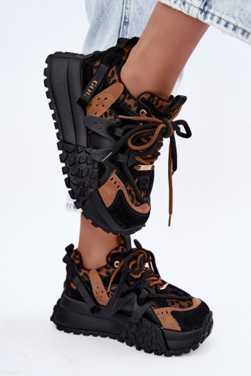 Zwarte sneakers van faux suede met platform en details in panterprint GOE UU2N4017