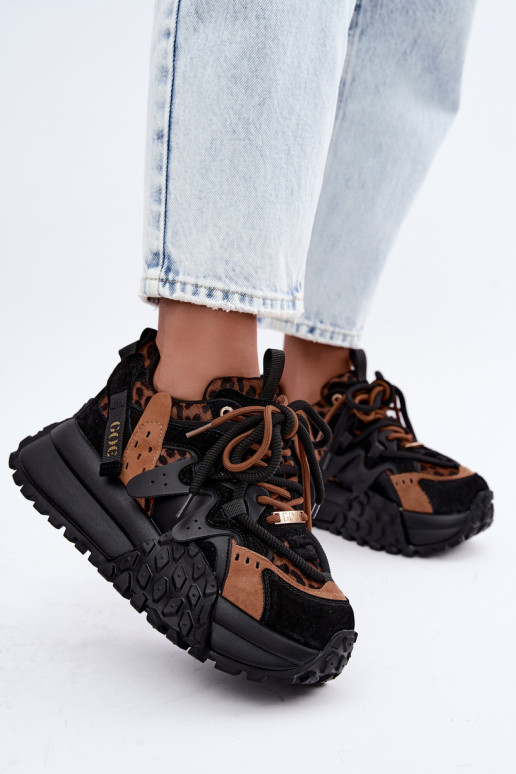 Zwarte sneakers van faux suede met platform en details in panterprint GOE UU2N4017