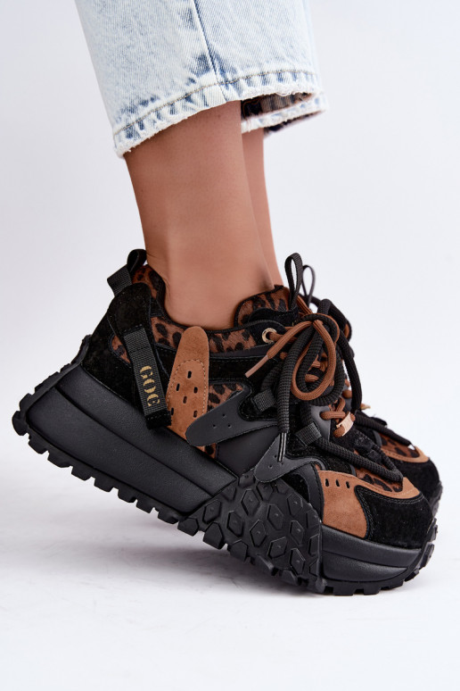 Zwarte sneakers van faux suede met platform en details in panterprint GOE UU2N4017