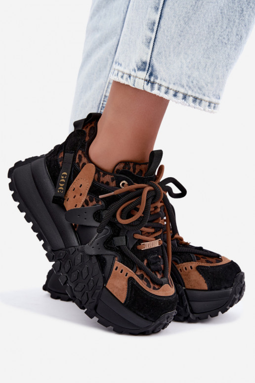 Zwarte sneakers van faux suede met platform en details in panterprint GOE UU2N4017