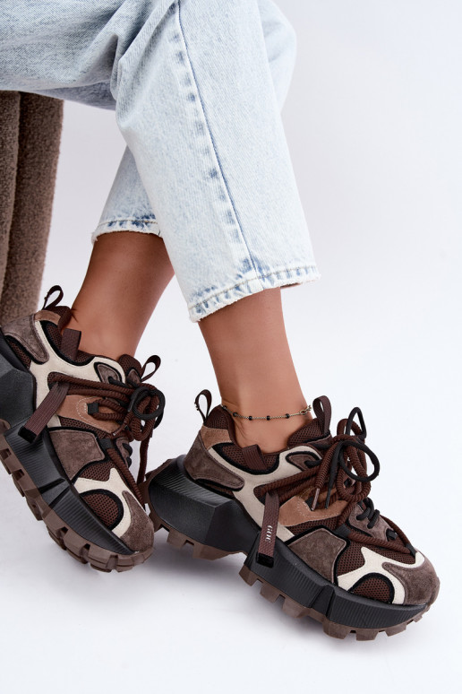 Bruine sneakers van faux suede met platform en dubbele veters GOE UU2N4012